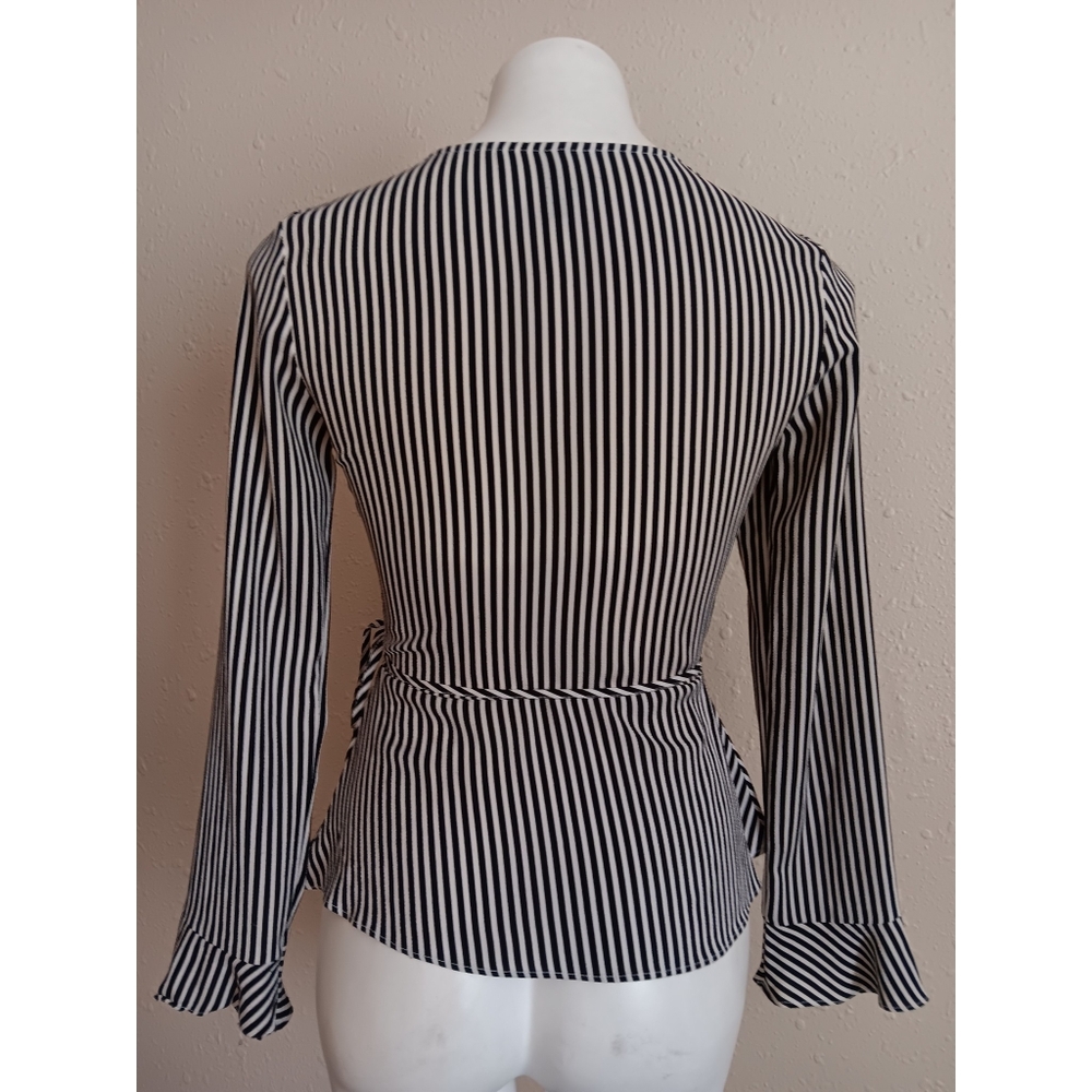 H&M Divided Ling Sleeve Peplum Wrap Top - Picture 3 of 7